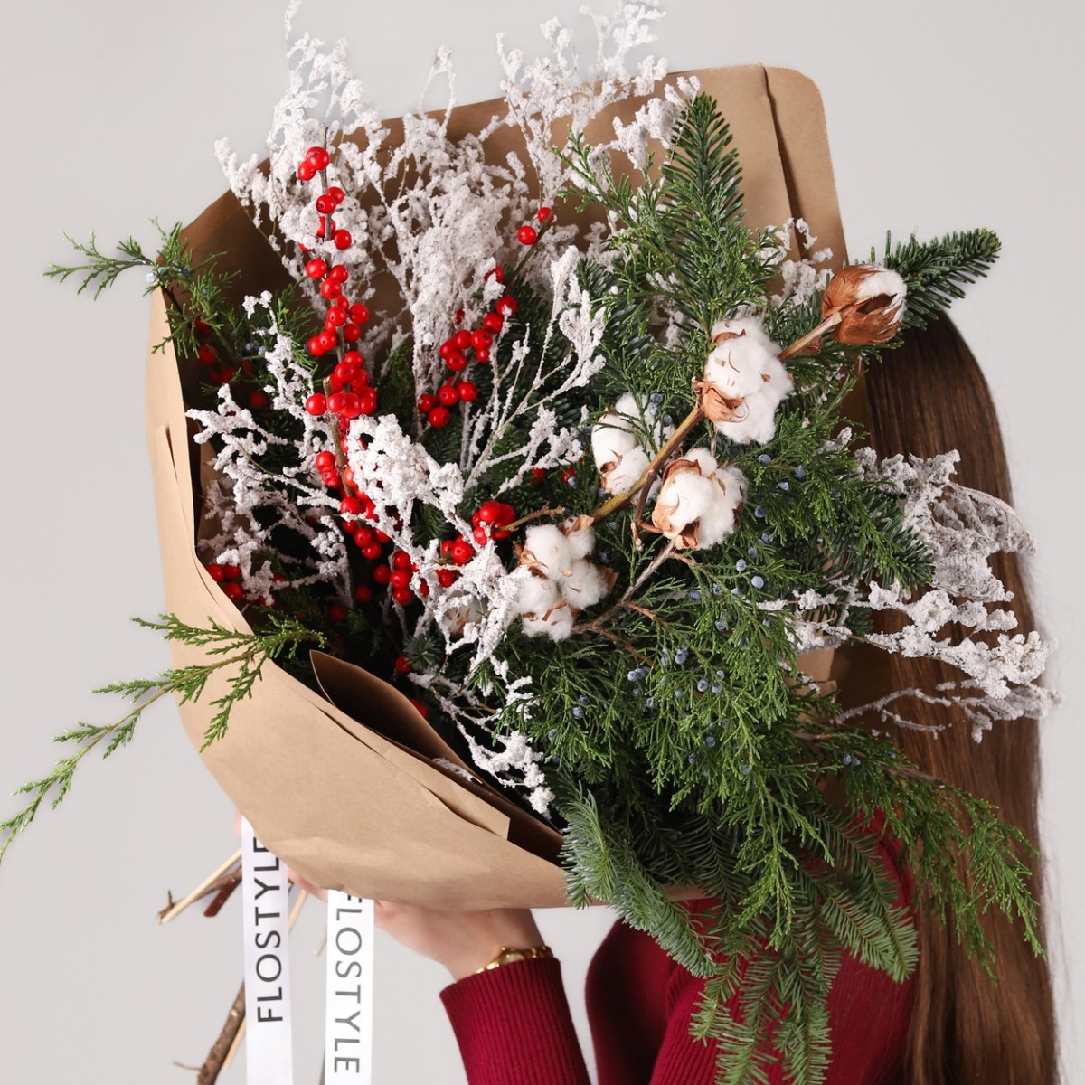 Зимний авторский букет с датской елью и хлопком